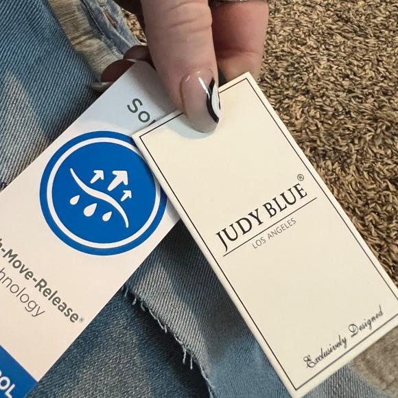 Judy Blue high waisted light wash moisture wicking longer inseam denim shorts XL - Picture 4 of 6